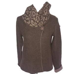 NWOT Chiaramenta Sweater with Leopard collar